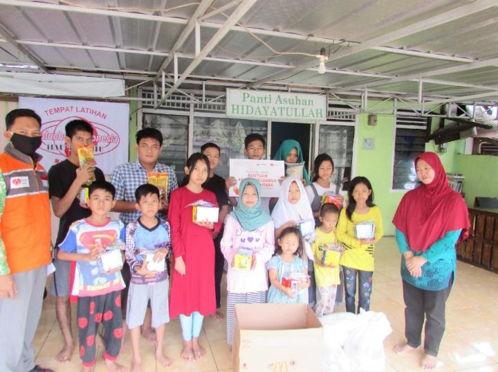 Askerindo Syariah KC Palembang Gandeng Rumah Zakat Salurkan Bantuan Keluarga Pra Sejahtera