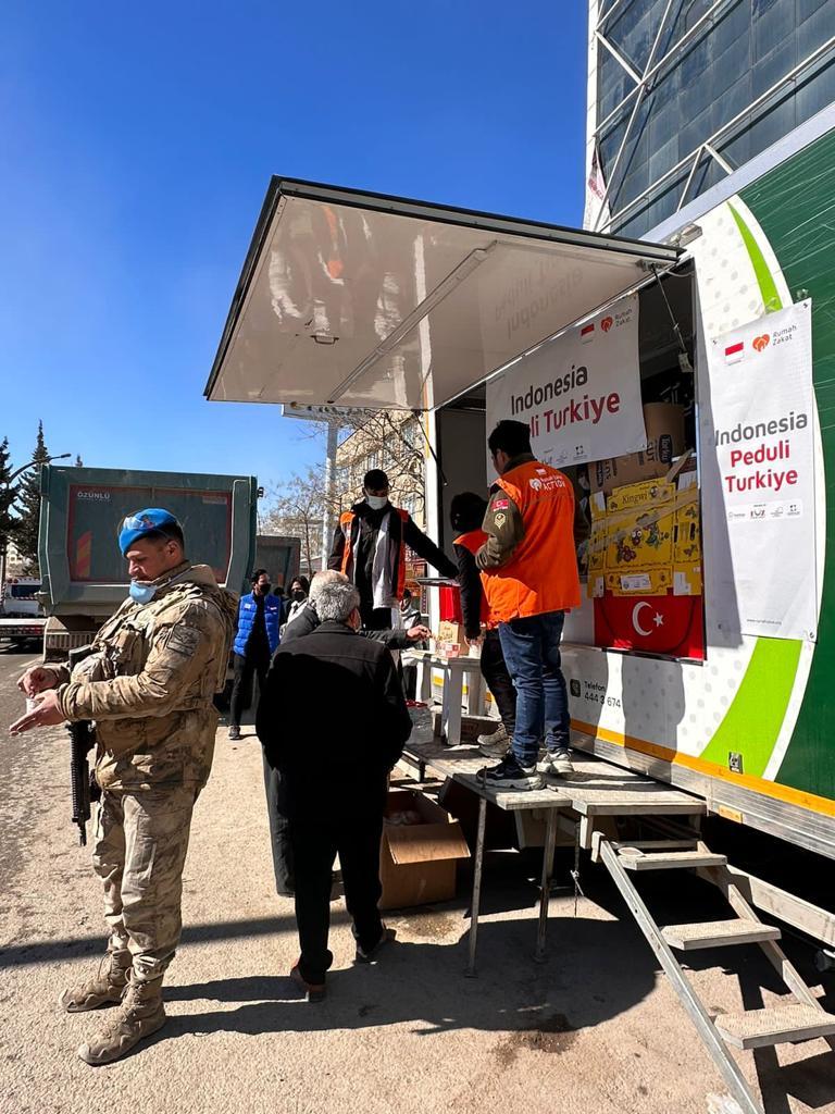Bantu Penuhi Kebutuhan Makanan Untuk Penyintas Gempa Turkiye, Rumah Zakat Salurkan Ribuan Paket Hot Meal