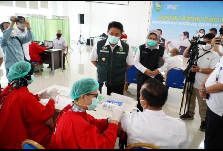 Ribuan Guru Divaksinasi Covid-19, Herman Deru Optimis Belajar Tatap Muka Bisa Diterapkan