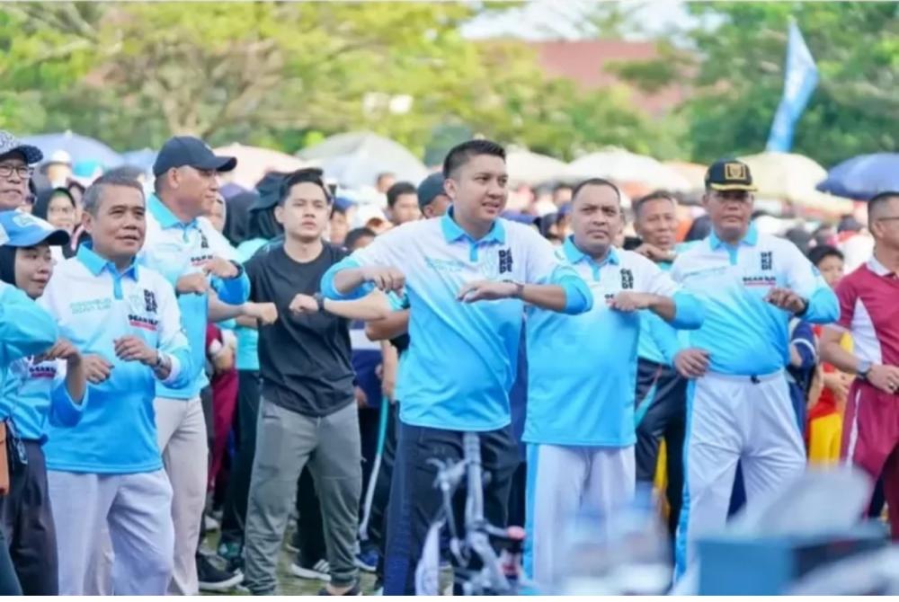 Ribuan Masyarakat Bersama Bupati OI Ikuti Jalan Santai Dan Senam