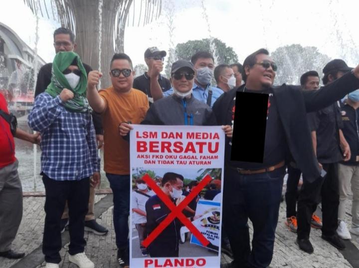 Tampil Terdepan dalam Aksi Gabungan LSM dan Wartawan Sumsel, Bacalon Walikota Palembang Ini Kecam Pernyataan Ketua FKD