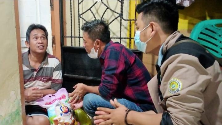 Tim Independen Kita Peduli Sambangi Warga Kelurahan Pipa Reja Bagikan Paket Sambako